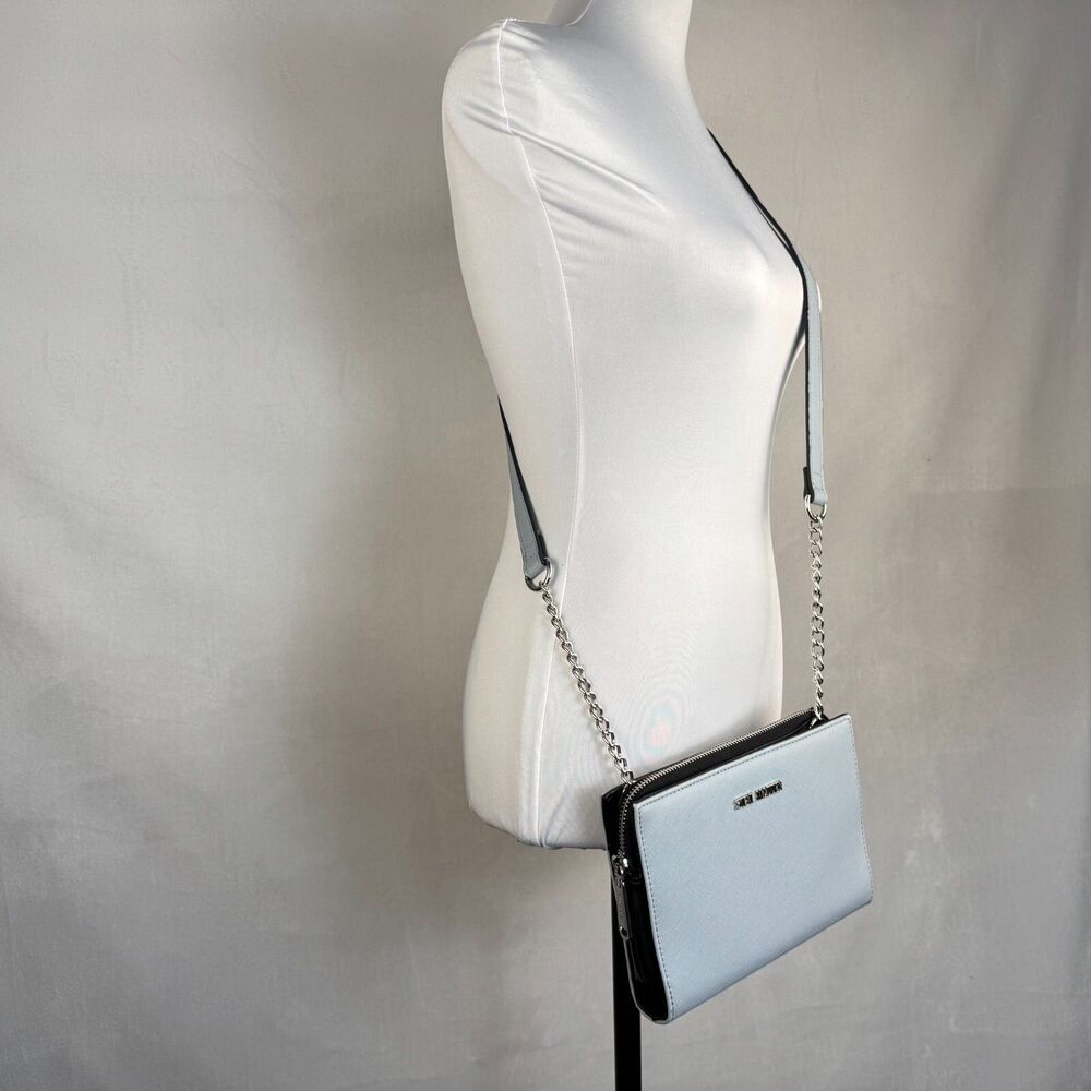 Steve Madden Crossbody Bag with side compartment for cards - Picture 2 of 9